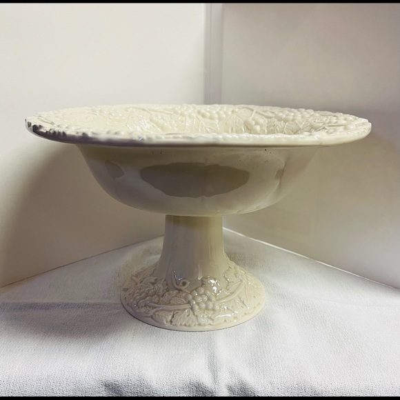 Footed compote - Picture 2 of 3